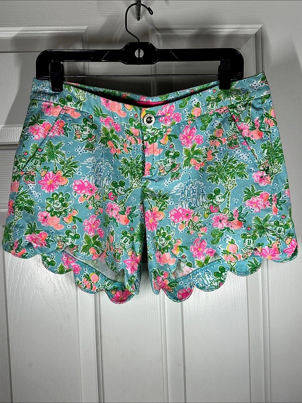 Disney X Lilly Pulitzer Size 4 butter cup shorts excellent condition